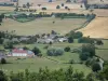 Paisajes de Borgoña - Vista de las granjas, pastos y campos de Nivernais desde la cima de la colina Montenoison