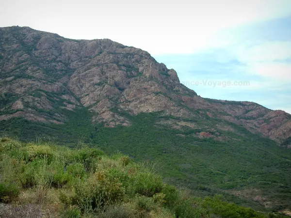 Paisajes de la Córcega interior - Frote y el rock de una montaña