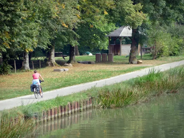 Paisajes de la Côte-d'Or - Paseo en bicicleta por el Canal de Borgoña