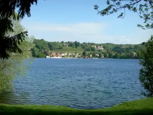 Paladru lake - Along the lake