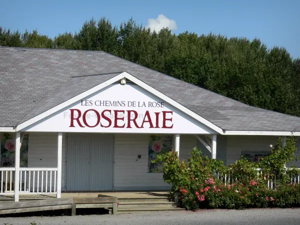 Parc des Chemins de la Rose - Entrée de la roseraie, à Doué-la-Fontaine