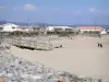 Parc Naturel Régional de la Narbonnaise en Méditerranée - Gruissan-Plage : plage de sable et front de mer de la station balnéaire