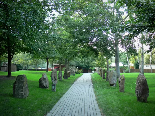 Parc Samara - Allée de l'entrée du parc de loisirs