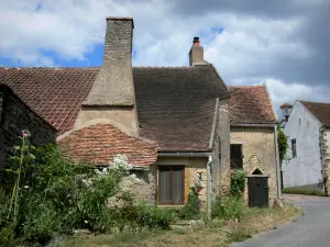 Parco Naturale Regionale  del Morvan - Casa con fiori