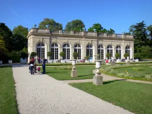 Park Bagatelle - Weg führend zu der Orangerie (Wintergarten)