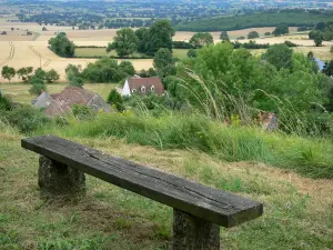 Paysages de Bourgogne - Banc avec vue sur le Nivernais