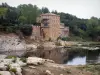 Paysages du Gard - Ancien moulin surplombant la rivière Gardon, près du Pont du Gard ; dans la commune de Vers-Pont-du-Gard