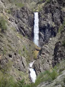 Paysages des Hautes-Alpes - Parc National des Écrins (massif des Écrins) : cascade de Combefroide ; dans le Valgaudemar