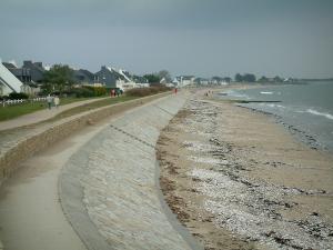 Paysages du littoral de Bretagne - Chemin longeant la plage de sable ...