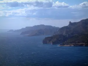 Paysages du littoral de Provence - De la corniche des Crêtes, vue la mer méditerranée, la côte et les Calanques