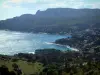 Paysages du littoral de Provence - Mer méditerranée et côte avec arbres et maisons