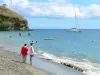 Paysages de la Martinique - Détente sur la plage du Coin et baignade dans les eaux rafraîchissantes de la mer des Caraïbes ; sur la commune du Carbet
