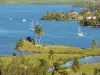 Paysages de la Martinique - Golf des Trois-Îlets au bord de la mer