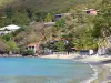 Paysages de la Martinique - Maisons dominant la plage de Grande Anse d'Arlet et la mer des Caraïbes ; sur la commune des Anses-d'Arlet