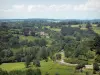 Paysages de l'Orne - Campagne boisée parsemée de prairies et de maisons ; dans le Domfrontais