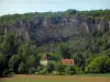 Paysages du Quercy - Falaises, maisons, arbres et champ