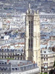 Paysages urbains - Tour Saint-Jacques surplombant les toits de Paris