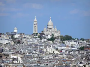 Paysages urbains - Vue sur les toits de Paris, avec la butte Montmartre et sa basilique du Sacré-Coeur