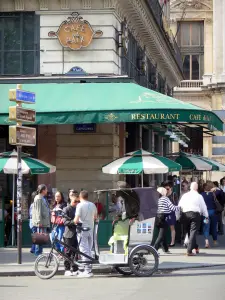 Paysages urbains - Terrasse du Café de la Paix et cyclo-pousse (vélo-taxi)