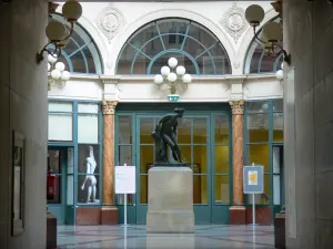 Paysages urbains - Galerie Colbert, avec la statue d'Eurydice sous la rotonde