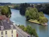 Paysages du Val-d'Oise - Vallée de l'Oise : rivière Oise bordée d'arbres, île du Pothuis et immeuble de la ville de Pontoise
