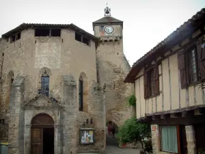 Penne - Sainte-Catherine church, the Pont gateway and timber-framed house in the village (Albigensian fortified town)