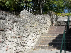 Penne-d'Agenais - Gasse mit Steintreppe