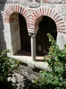 Penne-d'Agenais - Mullioned window of a house