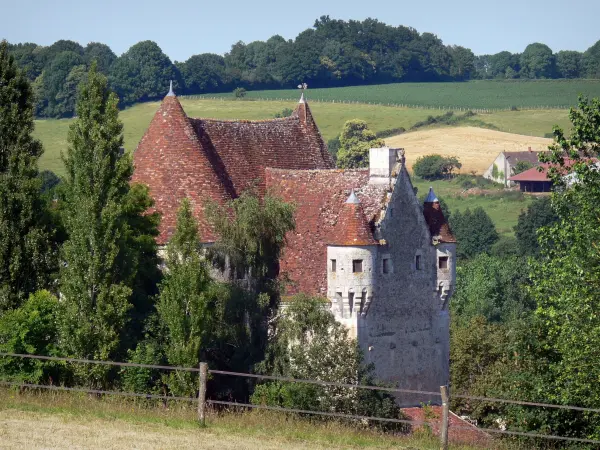 Perche Regional Nature Park - Courboyer manor home to the information center of the Perche Regional Nature Park (in the town of Nocé), trees and meadows