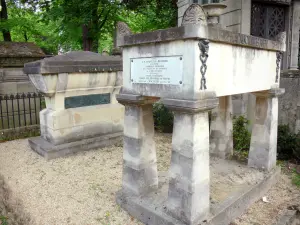 Père-Lachaise cemetery - Tombs of Molière and La Fontaine