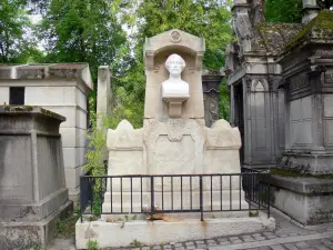 Père-Lachaise cemetery - Tomb of Alfred Musset