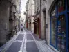 Périgueux - Street, en el casco antiguo, con casas y tiendas