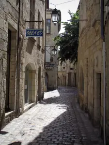 Périgueux - Strada lastricata fiancheggiata da case