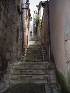 Périgueux - Alley scalinata fiancheggiata da case
