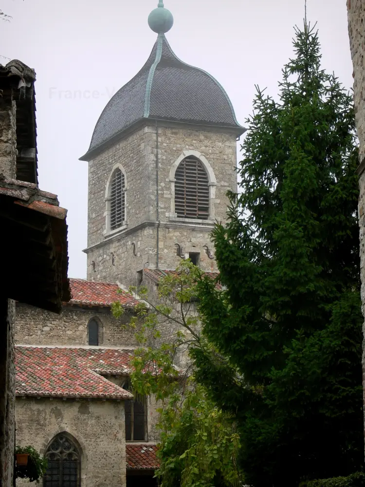 Pérouges - Clocher de l'église Sainte-Marie-Madeleine