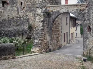 Pérouges - Gate of the medieval town