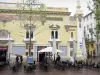 Perpignan - Terrasse einer Gaststätte und Barockfassade des Platzes Victoire