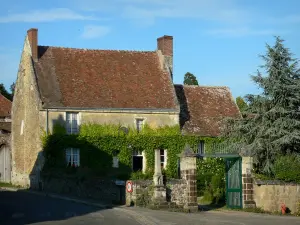 La Perrière - Ferme de la Croix (casa) e il Calvario