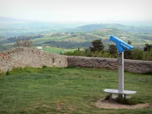 Pic belvedere - Telescope with a view of the surrounding landscape