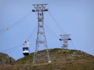 Pic du Midi de Bigorre - Cable car leading to Pic du Midi