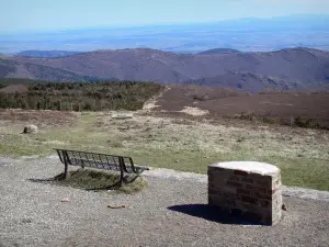 Pico de Nore - Banco del ápice del Nore con vistas al paisaje de los alrededores