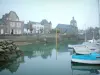 Piriac-sur-Mer - Boats of the port, church and houses in the village (seaside resort)