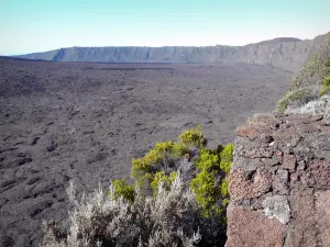 Piton de la Fournaise - Parc National de La Réunion : rempart de Bellecombe et enclos Fouqué