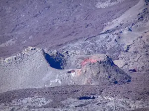 Piton de la Fournaise - Un des cratères du massif volcanique