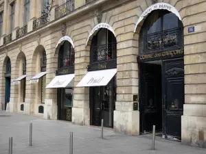 Platz Vendôme - Fassade und Boutiquen des Platzes Vendôme