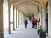 Plaza de Vosges - Bajo los soportales de la Place des Vosges