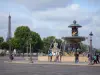 Plein van Concorde - Fontaine en lampen van de Place de la Concorde met de Eiffeltoren op de achtergrond