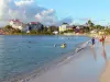 Pointe du Bout - Vue sur les immeubles de la Pointe du Bout depuis la plage de l'anse Mitan ; sur la commune des Trois-Îlets