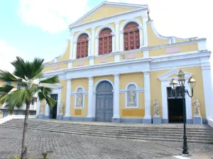 Pointe-à-Pitre - Fachada de la iglesia de St. Peter y St. Paul