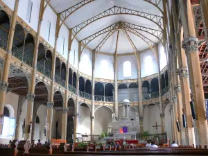 Pointe-à-Pitre - Dentro de la Iglesia de St. Peter y St. Paul Coro